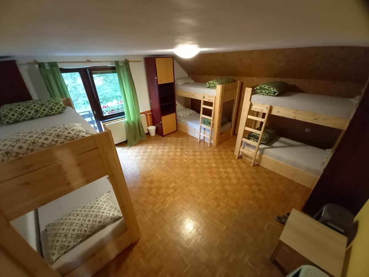 The Riverside Chill Hostel Bled Zimmer foto